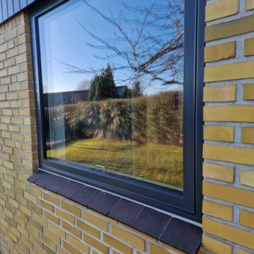 Forsikringssag - Udskiftning af nyt 3-lagsglas vindue efter indbrud i 4550 Asnæs