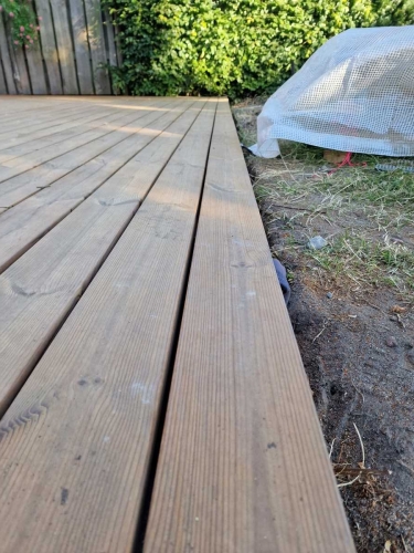 Opbygning af detaljeret træterrasse på Amager i 2300 København 