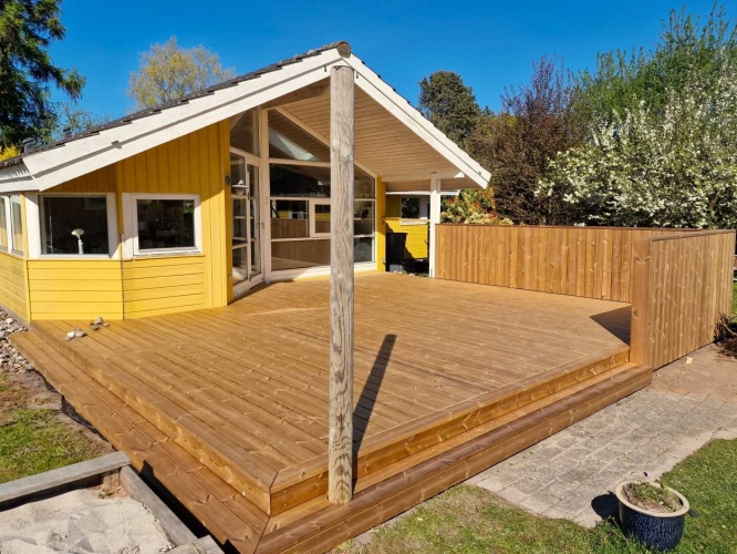 Træterrasse i Thermo Fyr i 4591 Havnsø nær 4400 Kalundborg 