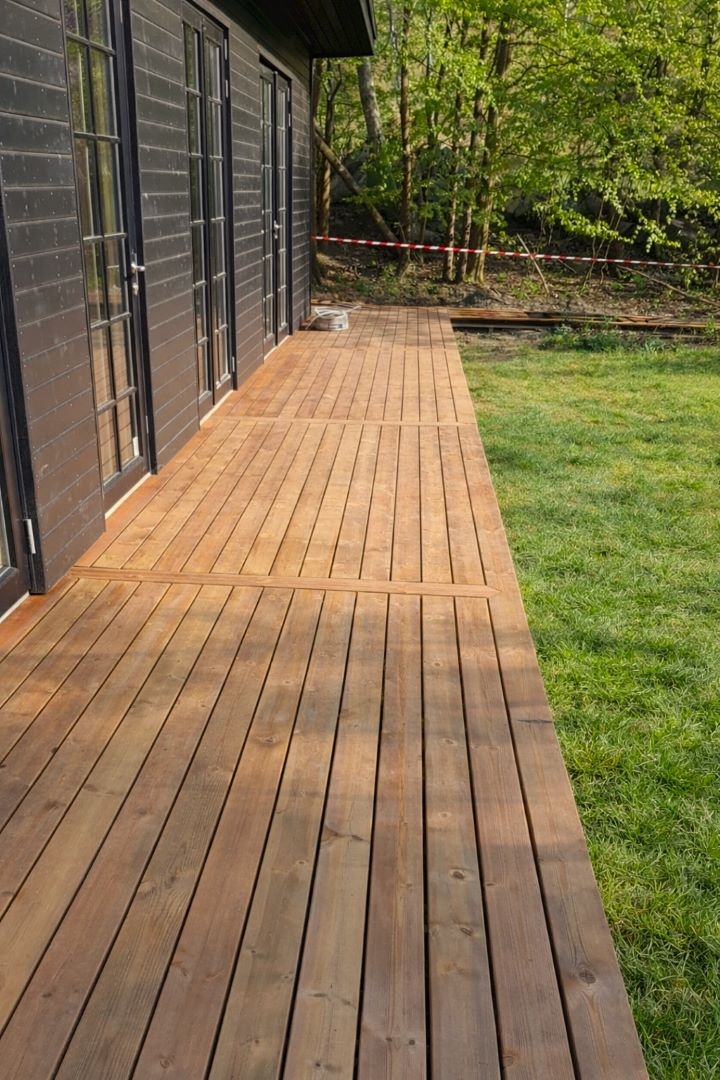 Opbygning af Træterrasse i Sommerhus i Odsherred 